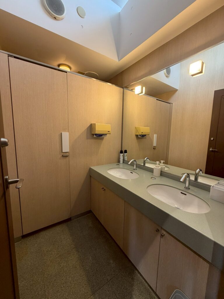 2階手洗い（男女共用）